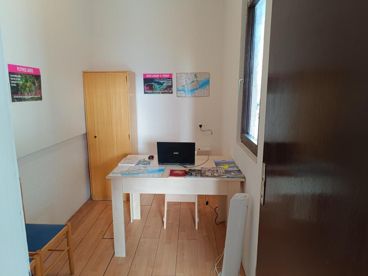 Hostel Rasema Трогир Экстерьер фото